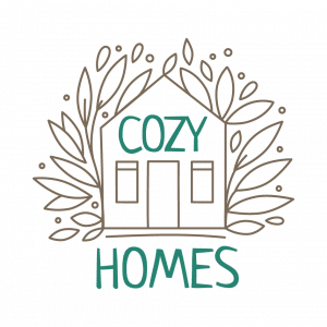 Logo von Cozy Homes mit einem stilisierten Haus und dekorativen Blättern , Cozyhomes Ferienimmobilien, Ferienwohnung Bad Arolsen, Ferienhaus Kellerwald, Ferienhaus Edersee, Ferienwohnung Arolsen