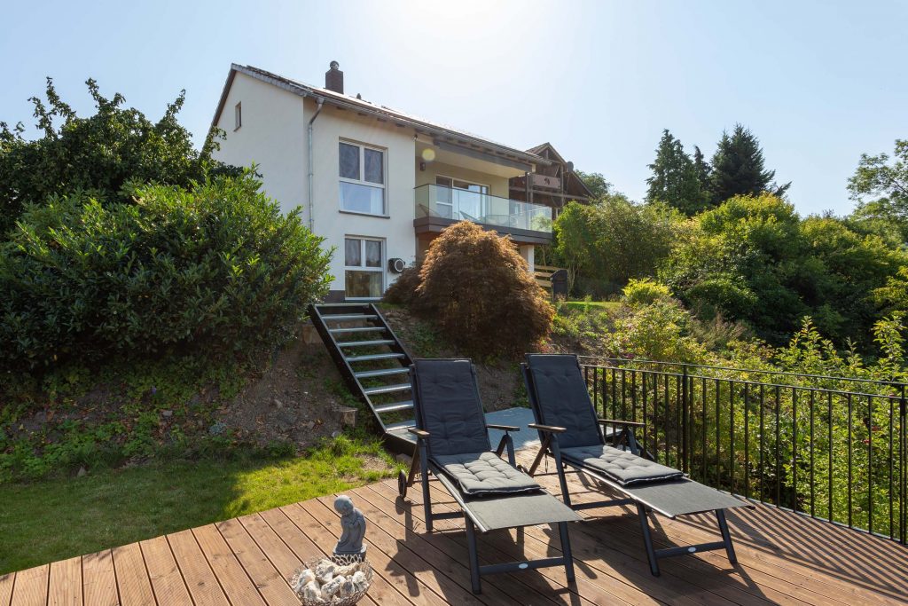 Moderne Ferienhaus mit Garten und Liegen in der Natur , Cozyhomes Ferienimmobilien, Ferienwohnung Bad Arolsen, Ferienhaus Kellerwald, Ferienhaus Edersee, Ferienwohnung Arolsen